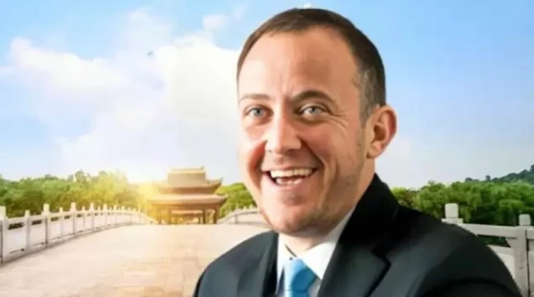 Ben Meiselas speaking at a public event, symbolizing his influence and success, representing the topic "ben meiselas net worth".